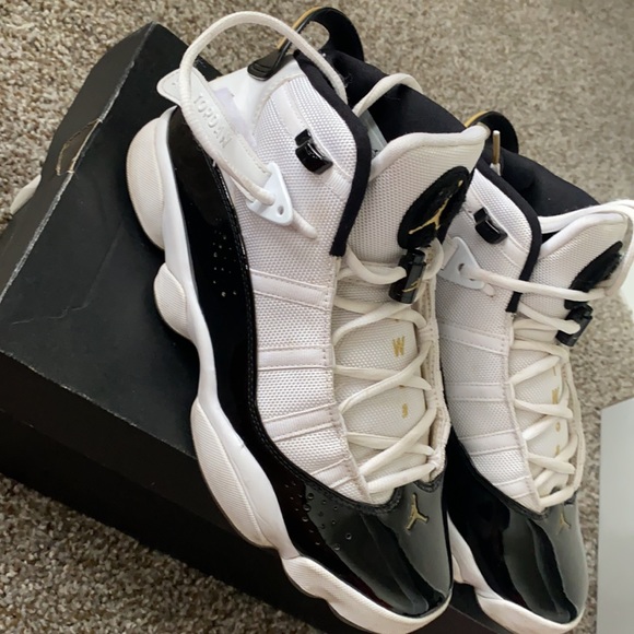 Athletic_Shoes